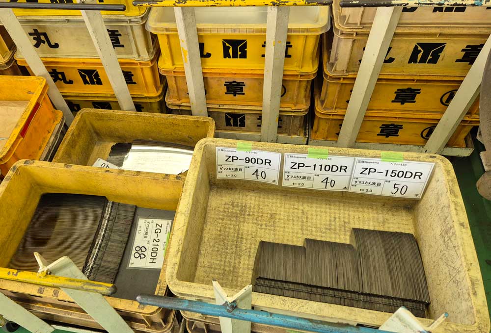להבים של סכיני מטבח במפעל מארושו