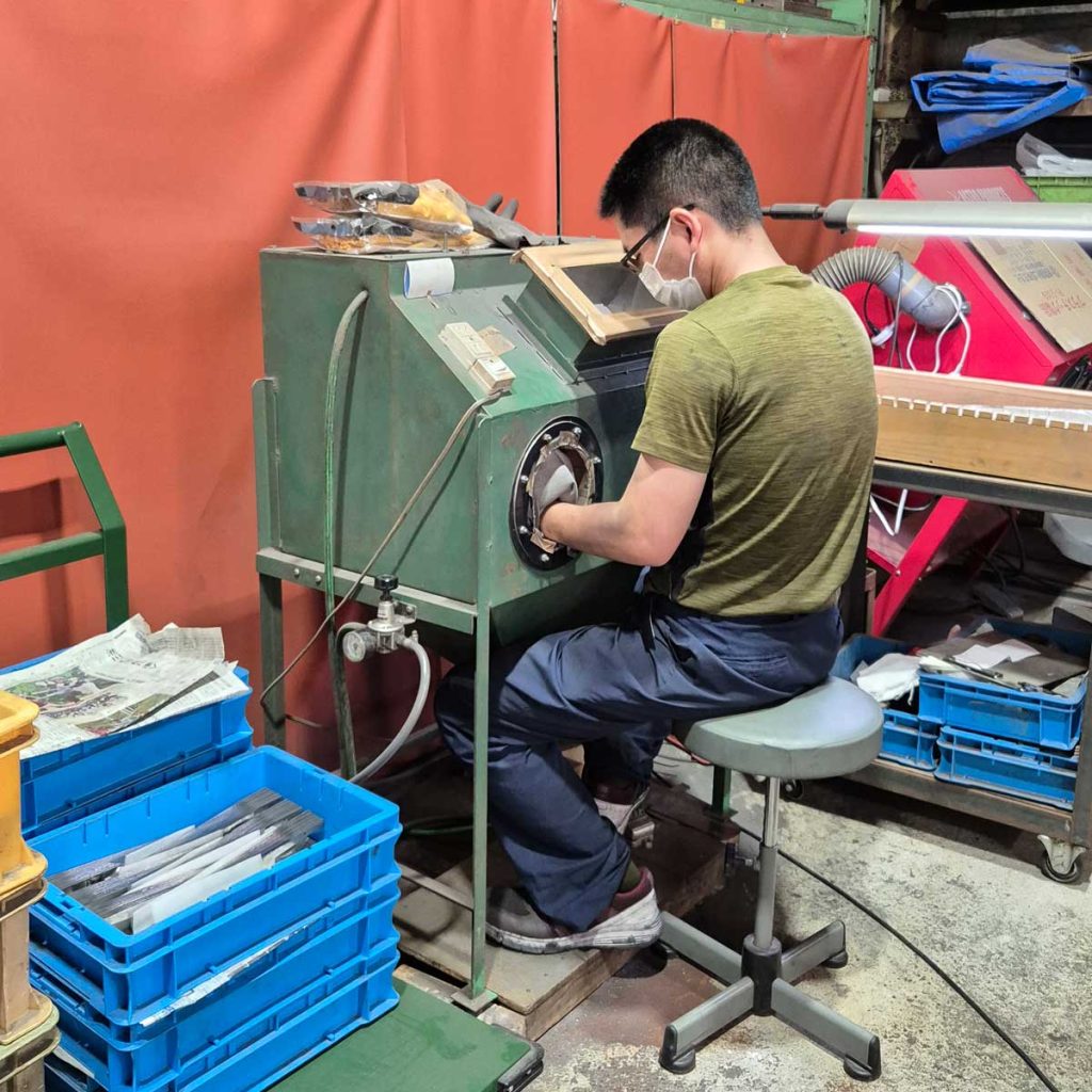 מפעל סכיני טוסה - sandblasting