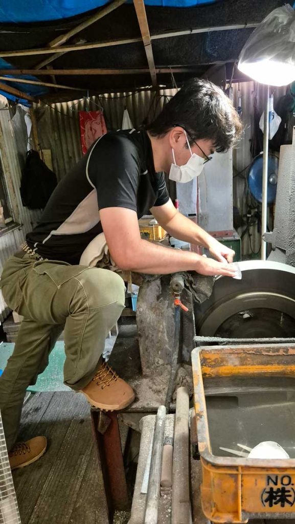 עמדת grinding במפעל סכיני שף טוסה