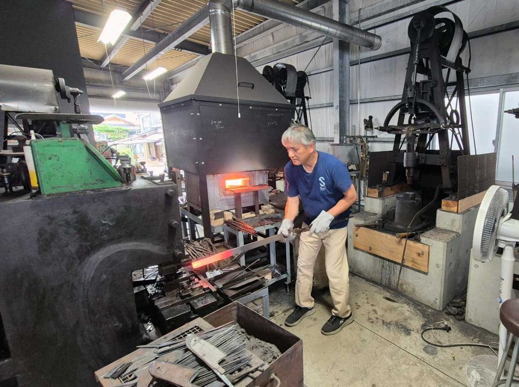 Tanaka Katsuto working