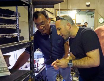 ביקור במפעל סאנמונג'ו - הדרכה מהנשיא קאוואשימה סאן ביקור במפעל סאנמונג'ו - הדרכה מהנשיא קאוואשימה סאן