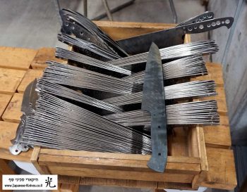 קופסא עם סכינים של יו קורוסאקי